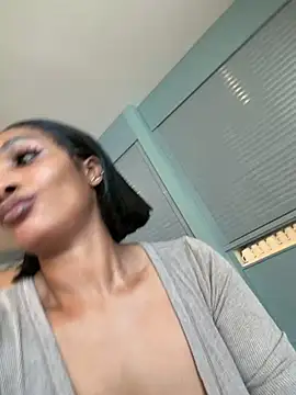 ___Nessa live cam, United Kingdom, Curvy, Black, Brown - EroticFlix