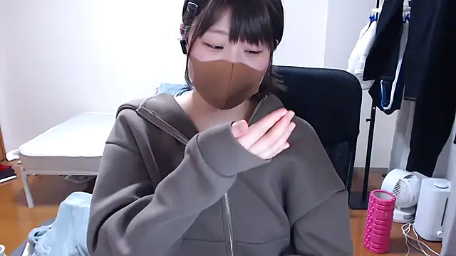 izumi__123 live cam, Japan, Average, Black, Black - EroticFlix