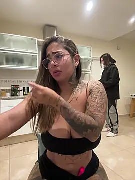 maferalvarexxx live cam, Curvy, Brown, Brown, Big Tits - EroticFlix