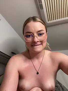 melanieTesss live cam, Germany, Average, Blonde, Brown - EroticFlix