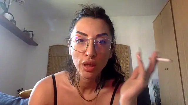 nika_fendi live cam, Italy, Athletic, Black, Green - EroticFlix