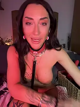 nika_fendi live cam, Italy, Athletic, Black, Green - EroticFlix