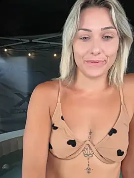 petrouchkaaa_ live cam, France, Thin, Blonde, Grey - EroticFlix