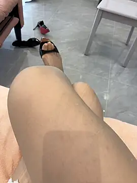 qwe522522 live cam, Average, Brown, Black, Shaven - EroticFlix